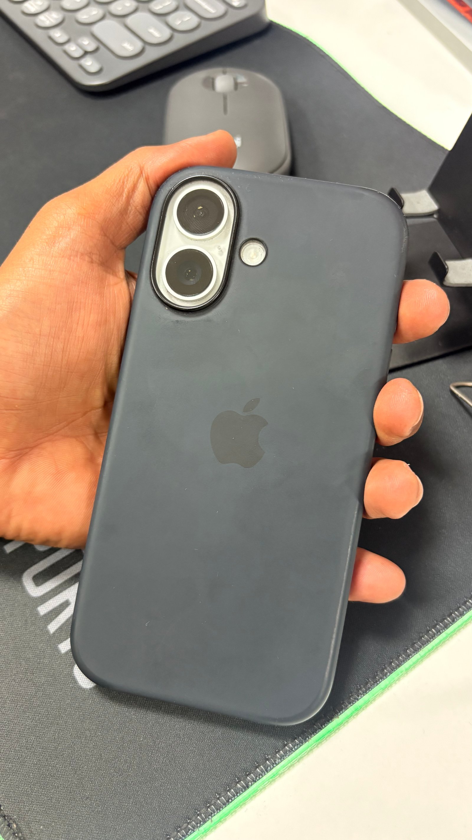 iPhone 17 cover black